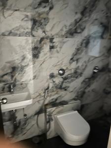 Bathroom Image of 554 Sq.ft 2 BHK Apartment / Flat for sale in Bhoomi Pratishtha, Borivali West Mumbai for Rs. 22000000