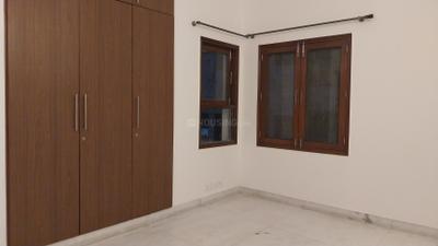 Bedroom Image of 1400 Sq.ft 3 BHK Builder Floor for rent in Safdarjung Enclave New Delhi for Rs. 80000