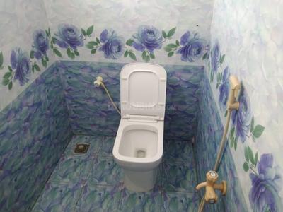Bathroom Image of 900 Sq.ft 1 BHK Builder Floor for rent in Katpadi Vellore for Rs. 7000