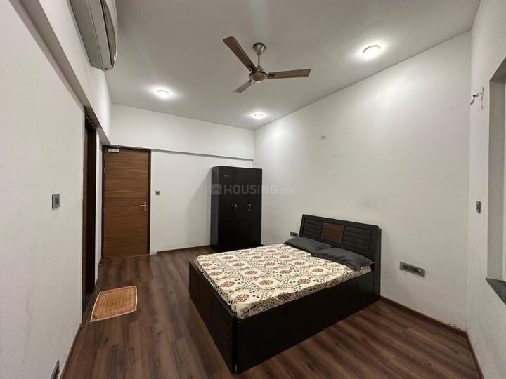 Clover Park, Viman Nagar Bedroom 1