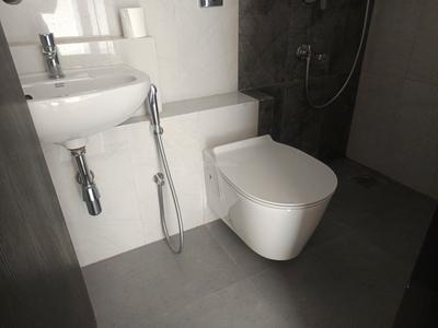 Bathroom Image of 563 Sq.ft 1 BHK Apartment / Flat for rent in The Baya Central, Lower Parel Mumbai for Rs. 64000