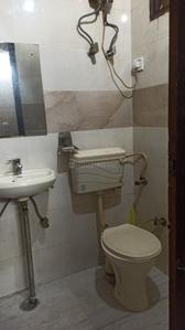 Bathroom Image of 308 Sq.ft 1 RK Builder Floor for rent in Patel Nagar New Delhi for Rs. 12098