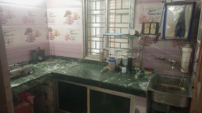 Kitchen Image of 550 Sq.ft 1 BHK Apartment / Flat for rent in Phool Bagan Kolkata for Rs. 20000
