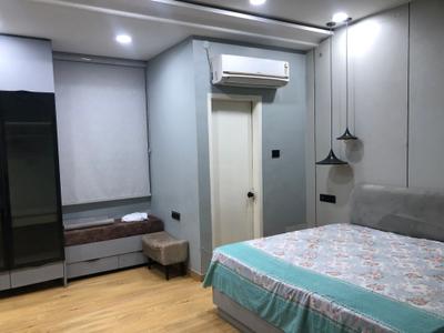 Bedroom Image of 1300 Sq.ft 3 BHK Builder Floor for rent in Jaipuria Sunrise Enclave, Kaushambi Ghaziabad for Rs. 40000