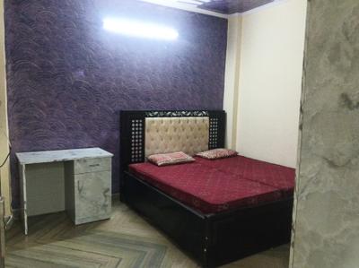 Bedroom Image of 1100 Sq.ft 3 BHK Builder Floor for rent in Ramesh Nagar New Delhi for Rs. 38000