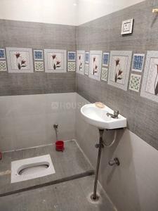 Bathroom Image of 1500 Sq.ft 2 BHK Builder Floor for rent in Indira Nagar Lucknow for Rs. 14000