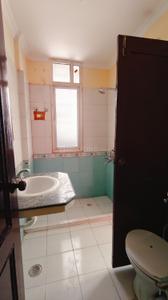 Bathroom Image of 1950 Sq.ft 3 BHK Apartment / Flat for rent in Mahagun Mansion Phase 1 and 2, Indirapuram Ghaziabad for Rs. 39000