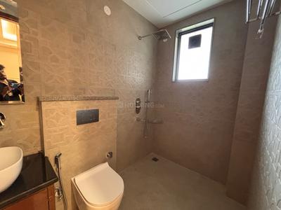 Bathroom Image of 650 Sq.ft 1 BHK Builder Floor for rent in Sector 42 Gurgaon for Rs. 50000