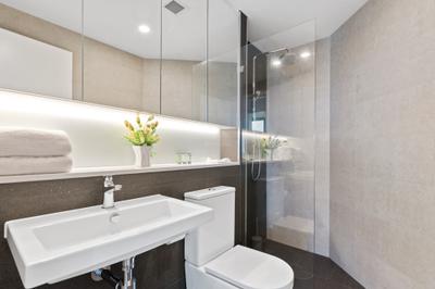 Bathroom Image of 2400 Sq.ft 4 BHK Apartment / Flat for sale in Mayfair Boulevard, Santacruz West Mumbai for Rs. 120000000