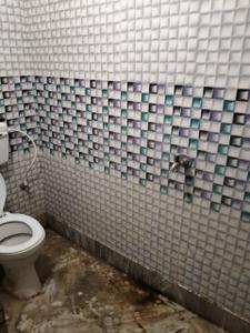 Bathroom Image of 1060 Sq.ft 2 BHK Apartment / Flat for rent in Airport Gate no. 1 Kolkata for Rs. 18000