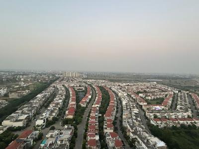 Balcony Image of 436 Sq.ft 1 RK Studio for rent in Paramount Golfforeste Villas, Surajpur Greater Noida for Rs. 15000