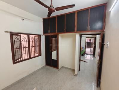Bedroom Image of 1300 Sq.ft 3 BHK Independent House for rent in Valasaravakkam Chennai for Rs. 35000