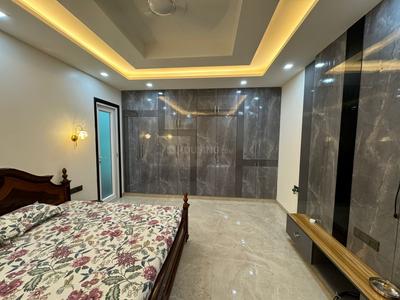 Bedroom Image of 3000 Sq.ft 3 BHK Builder Floor for rent in Sector 40 Noida for Rs. 140000