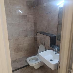 Bathroom Image of 1390 Sq.ft 3 BHK Apartment / Flat for rent in BPTP Astaire Garden Floors, Sector 70A Gurgaon for Rs. 42000