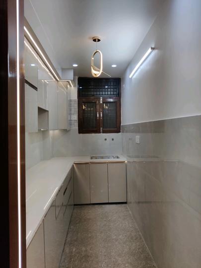 Beautifully maintained builder flat Main Image 1