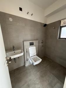 Bathroom Image of 1473 Sq.ft 3 BHK Apartment / Flat for rent in Merlin Pristine, New Alipore Kolkata for Rs. 58000