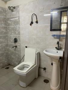 Bathroom Image of 808 Sq.ft 2 BHK Apartment / Flat for sale in Jaypee Kosmos, Sector 134 Noida for Rs. 8000000