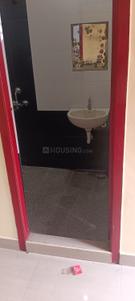 Bathroom Image of 960 Sq.ft 2 BHK Apartment / Flat for rent in Oyester Petals, Velachery Chennai for Rs. 25000