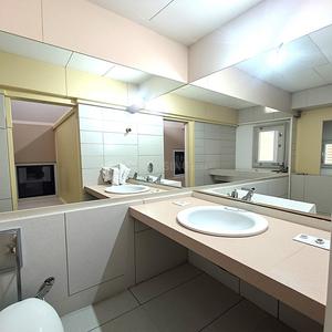 Bathroom Image of 1875 Sq.ft 4 BHK Villa for sale in Koregaon Park Pune for Rs. 49000000