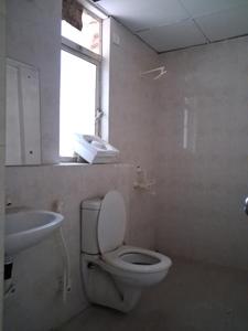 Common Bathroom Image of 1370 Sq.ft 3 BHK Apartment / Flat for sale in Jaypee Kosmos, Sector 134 Noida for Rs. 11100000
