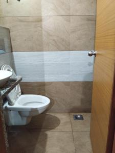Bathroom Image of 1017 Sq.ft 2 BHK Apartment / Flat for sale in Anand Ilyf, Vaishno Devi Circle Ahmedabad for Rs. 5500000