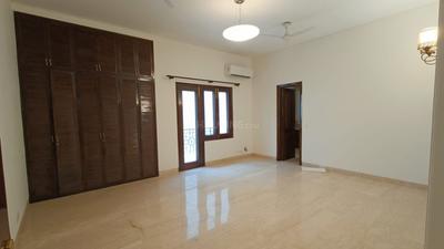 Hall Image of 7200 Sq.ft 4 BHK Builder Floor for rent in Panchsheel Park New Delhi for Rs. 400000