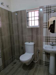 Common Bathroom Image of 920 Sq.ft 2 BHK Apartment / Flat for sale in Kundanpally Secunderabad for Rs. 4692000