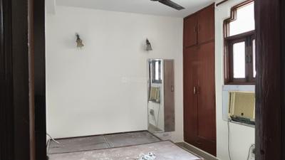 Bedroom Image of 1000 Sq.ft 3 BHK Builder Floor for rent in Gautam Nagar New Delhi for Rs. 60000