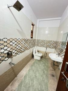 Bathroom Image of 1750 Sq.ft 3 BHK Builder Floor for rent in Gomti Nagar Lucknow for Rs. 20000