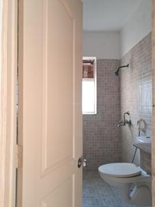 Common Bathroom Image of 1069 Sq.ft 2.5 BHK Apartment / Flat for sale in Paras Tierea, Sector 137 Noida for Rs. 9000000