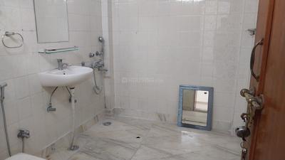 Bedroom Image of 2400 Sq.ft 4 BHK Builder Floor for rent in Arjun Nagar New Delhi for Rs. 150000
