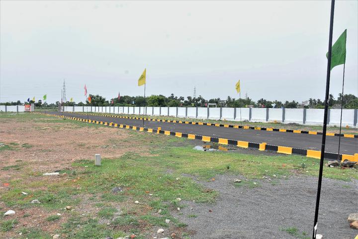 golden square Main Image 1