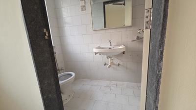 Bathroom Image of 750 Sq.ft 1 BHK Apartment / Flat for rent in Gera Landmark, Kalyani Nagar Pune for Rs. 32000
