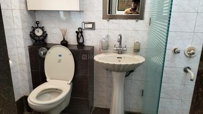 Bathroom Image of 950 Sq.ft 2 BHK Apartment / Flat for sale in Andheri West Mumbai for Rs. 31000000