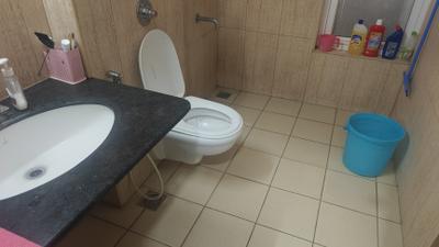 Bathroom Image of 633 Sq.ft 1 BHK Apartment / Flat for rent in Vaswani Menlo Park, Munnekollal Bengaluru for Rs. 30000