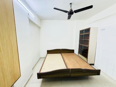 Bedroom Image of 1250 Sq.ft 2 BHK Apartment / Flat for rent in Satellite Ahmedabad for Rs. 20000
