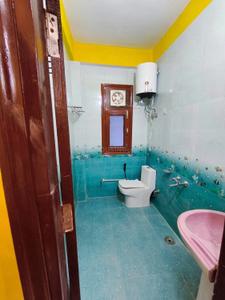 Bathroom Image of 1500 Sq.ft 3 BHK Independent House for rent in Panthaghati Shimla for Rs. 23000