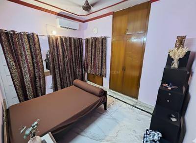 Bedroom Image of 1300 Sq.ft 3 BHK Builder Floor for rent in Sector 19 Noida for Rs. 45000