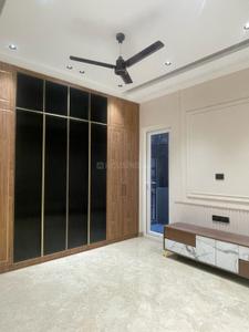 Bedroom Image of 2160 Sq.ft 4 BHK Builder Floor for sale in Yojana Vihar RWA, Anand Vihar New Delhi for Rs. 40000000