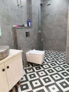 Common Bathroom Image of 2200 Sq.ft 3 BHK Builder Floor for sale in Sector 46 Gurgaon for Rs. 33000000