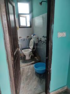 Bathroom Image of 600 Sq.ft 2 BHK Builder Floor for rent in Mayur Vihar Phase 1 New Delhi for Rs. 18000
