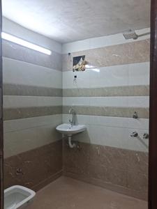 Common Bathroom Image of 600 Sq.ft 2 BHK Builder Floor for rent in Paschim Vihar New Delhi for Rs. 20000