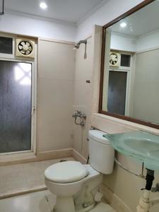 Common Bathroom Image of 1850 Sq.ft 3 BHK Apartment / Flat for rent in Lake Enclave, Hiranandani Estate Thane for Rs. 105000