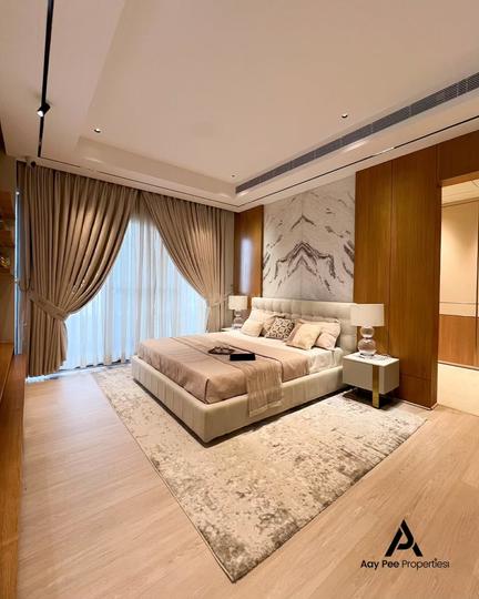 The Medallion Aurum Main Image 1