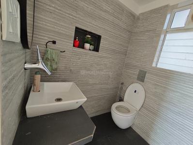 Bathroom Image of 1250 Sq.ft 3 BHK Apartment / Flat for sale in Vile Parle East Mumbai for Rs. 40500000