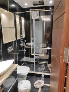 Bathroom Image of 1800 Sq.ft 3 BHK Builder Floor for sale in Green Park New Delhi for Rs. 62500000