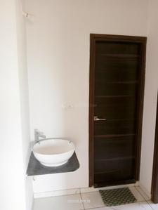 Bathroom Image of 2756 Sq.ft 4 BHK Apartment / Flat for rent in Shree Radha Jaldeep Vertex, Ambli Ahmedabad for Rs. 75000