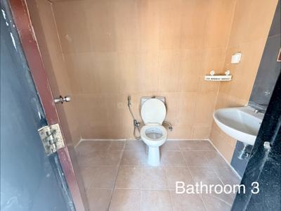 Bathroom Image of 1600 Sq.ft 3.5 BHK Apartment / Flat for sale in Kumar Kruti, Kalyani Nagar Pune for Rs. 31500000