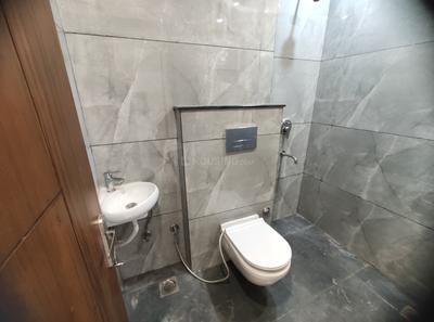 Bathroom Image of 2476 Sq.ft 4 BHK Builder Floor for rent in Shakti Nagar New Delhi for Rs. 85000