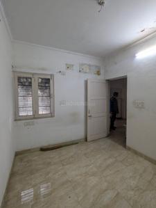 Bedroom Image of 800 Sq.ft 2 BHK Builder Floor for rent in Shalimar Bagh New Delhi for Rs. 24000